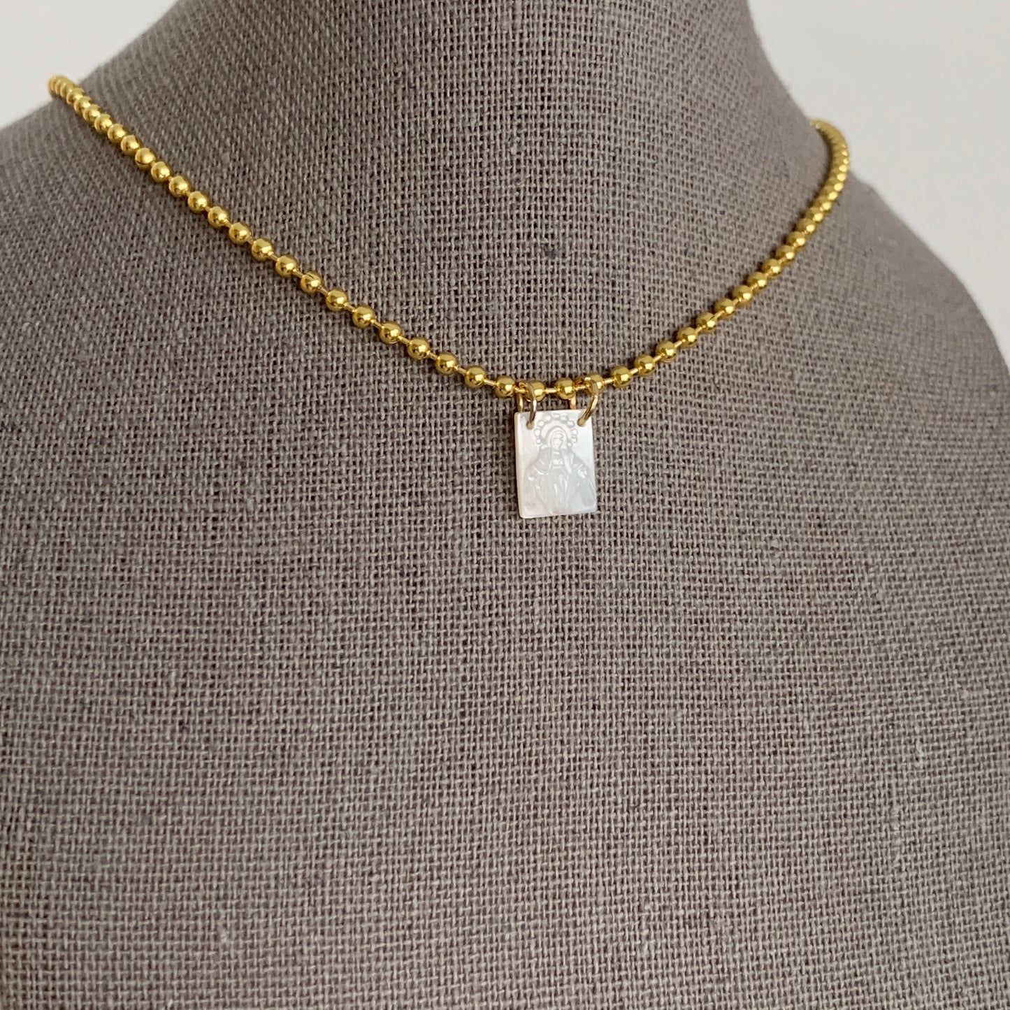 Cadenita con dije de LA VIRGEN MILAGROSA