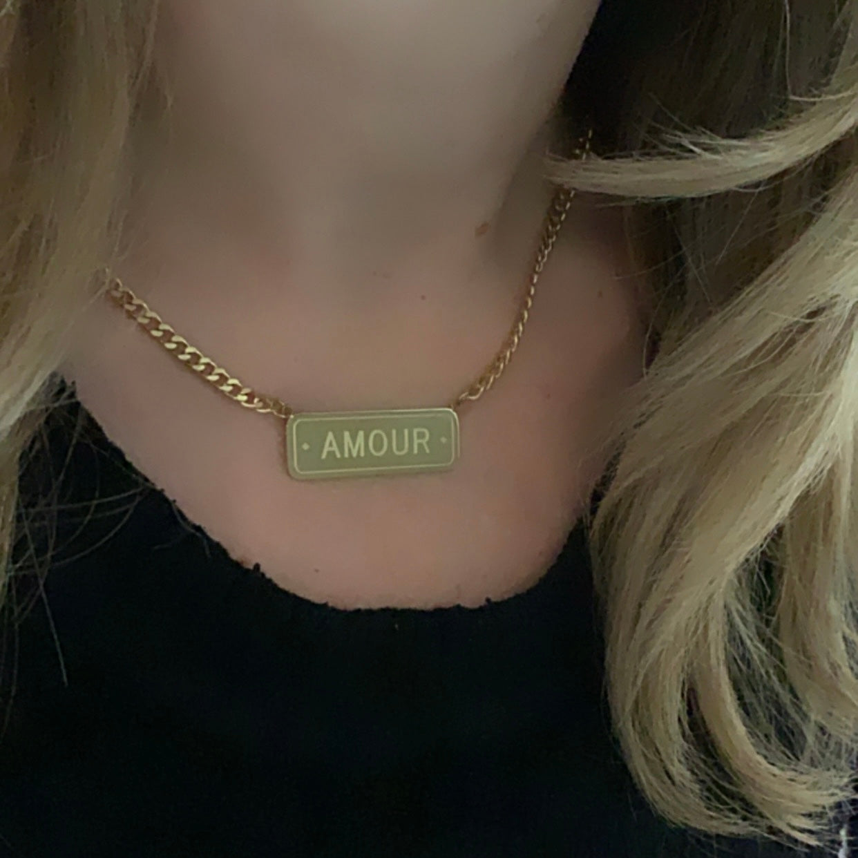 Cadena con placa AMOUR de ACERO INOXIDABLE