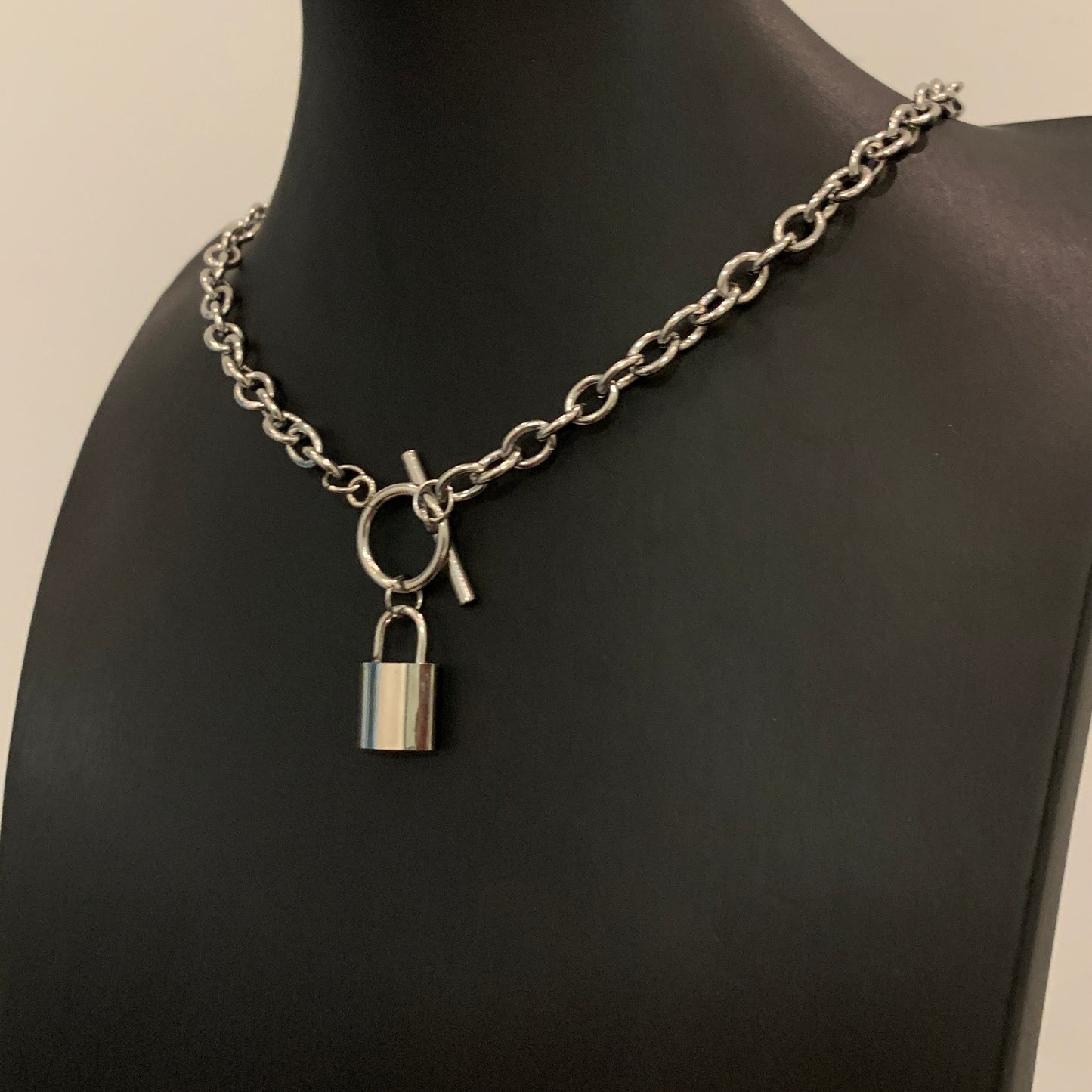 Collar de ACERO INOXIDABLE con CANDADO