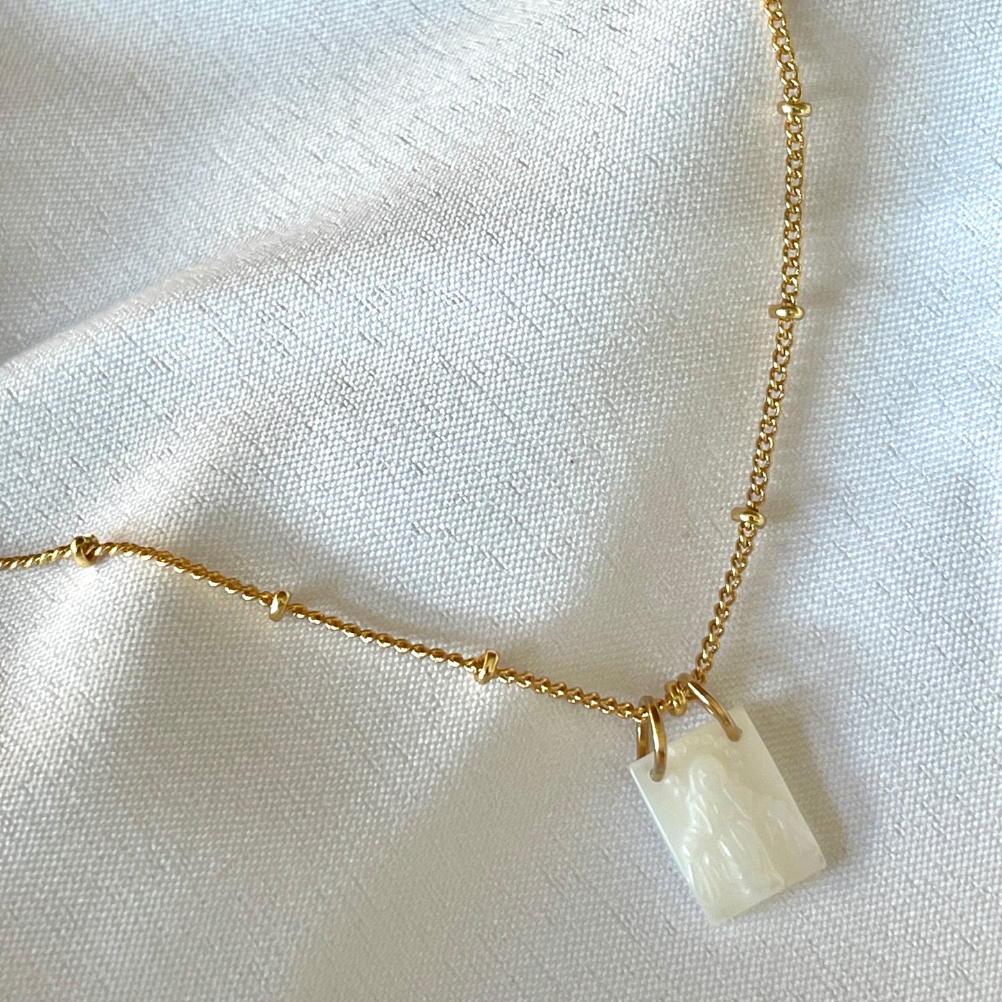 Cadenita con dije de LA VIRGEN MILAGROSA