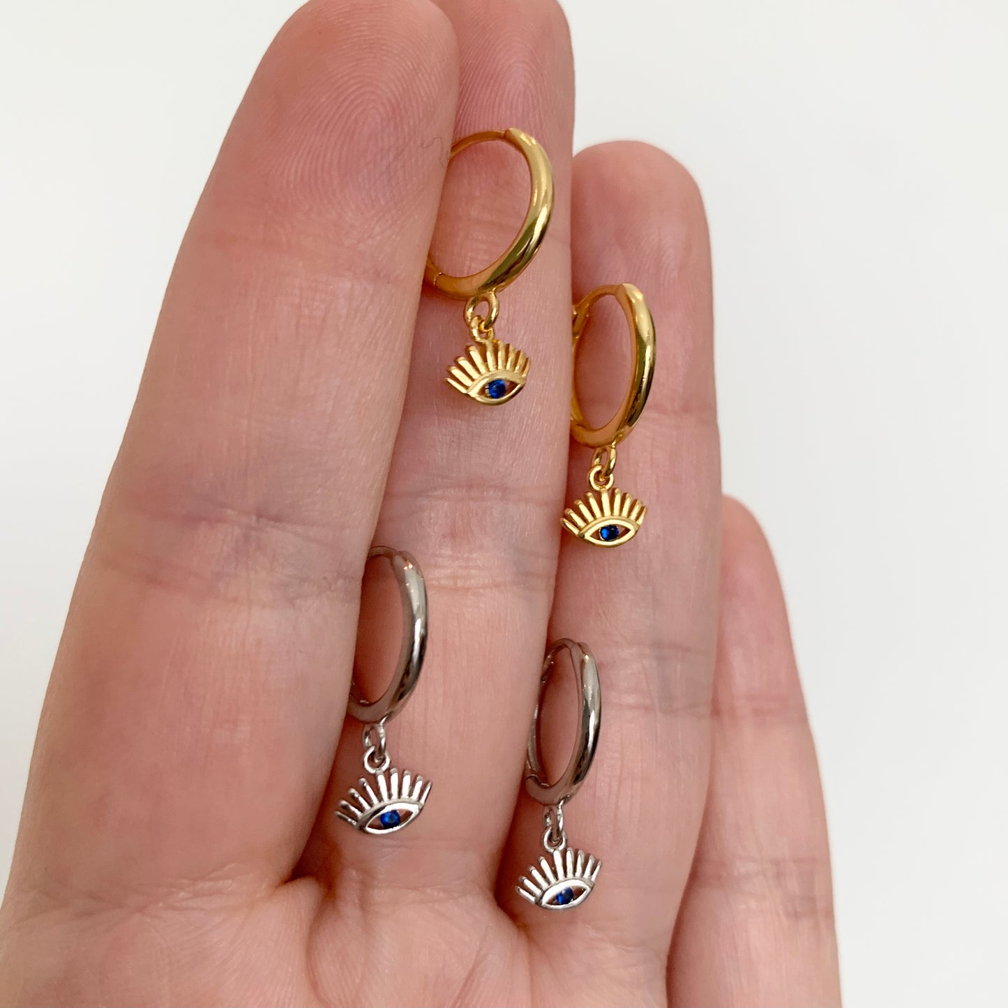 Arracadas de PLATA con dije de OJITO