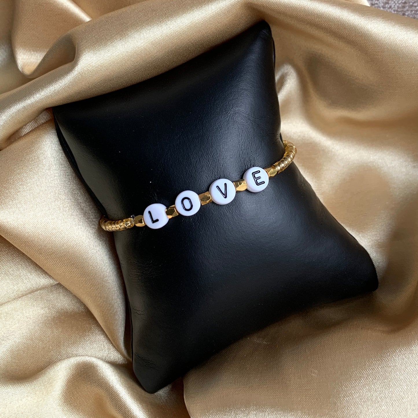Pulsera LOVE dorada