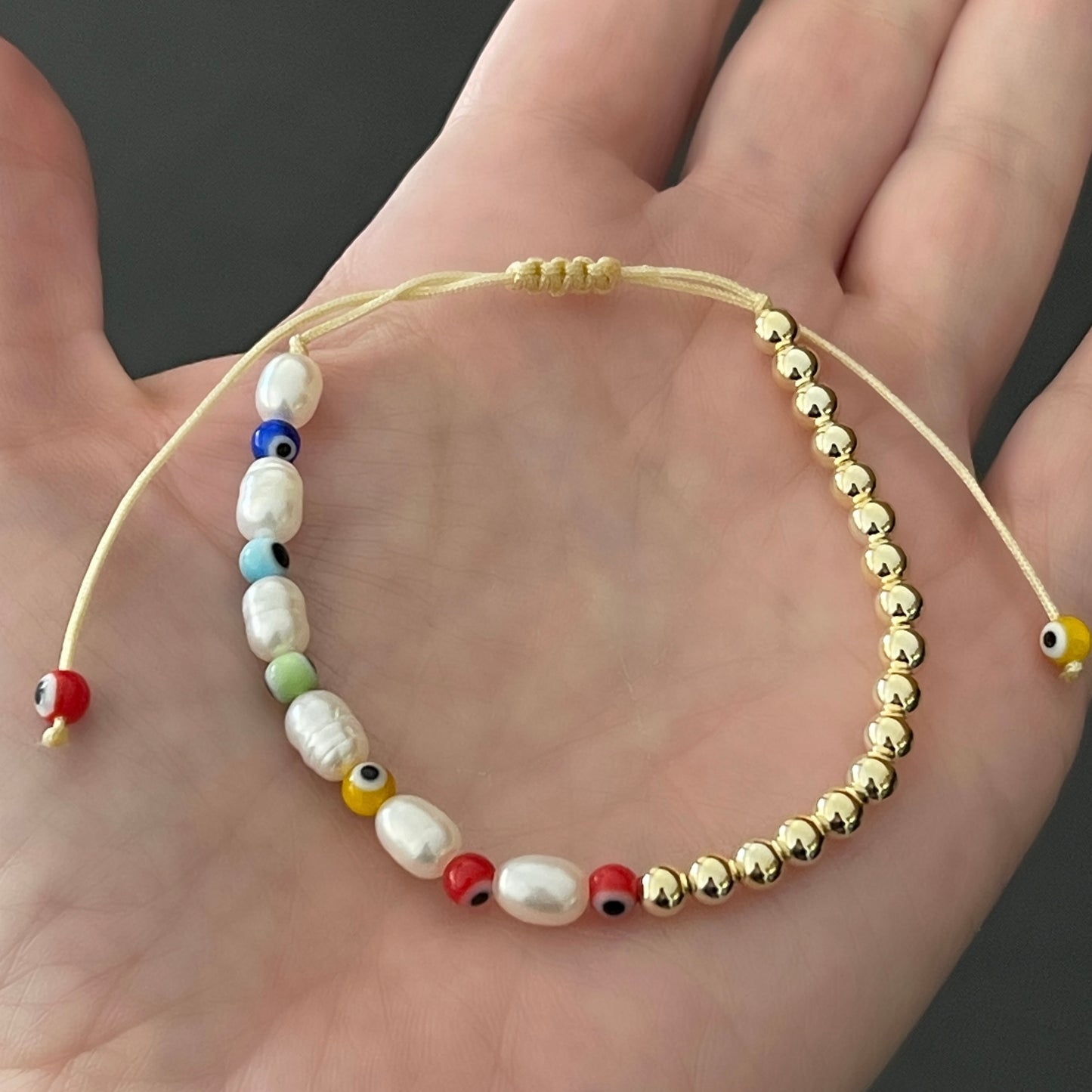 Pulsera ajustable con PERLAS y OJITOS