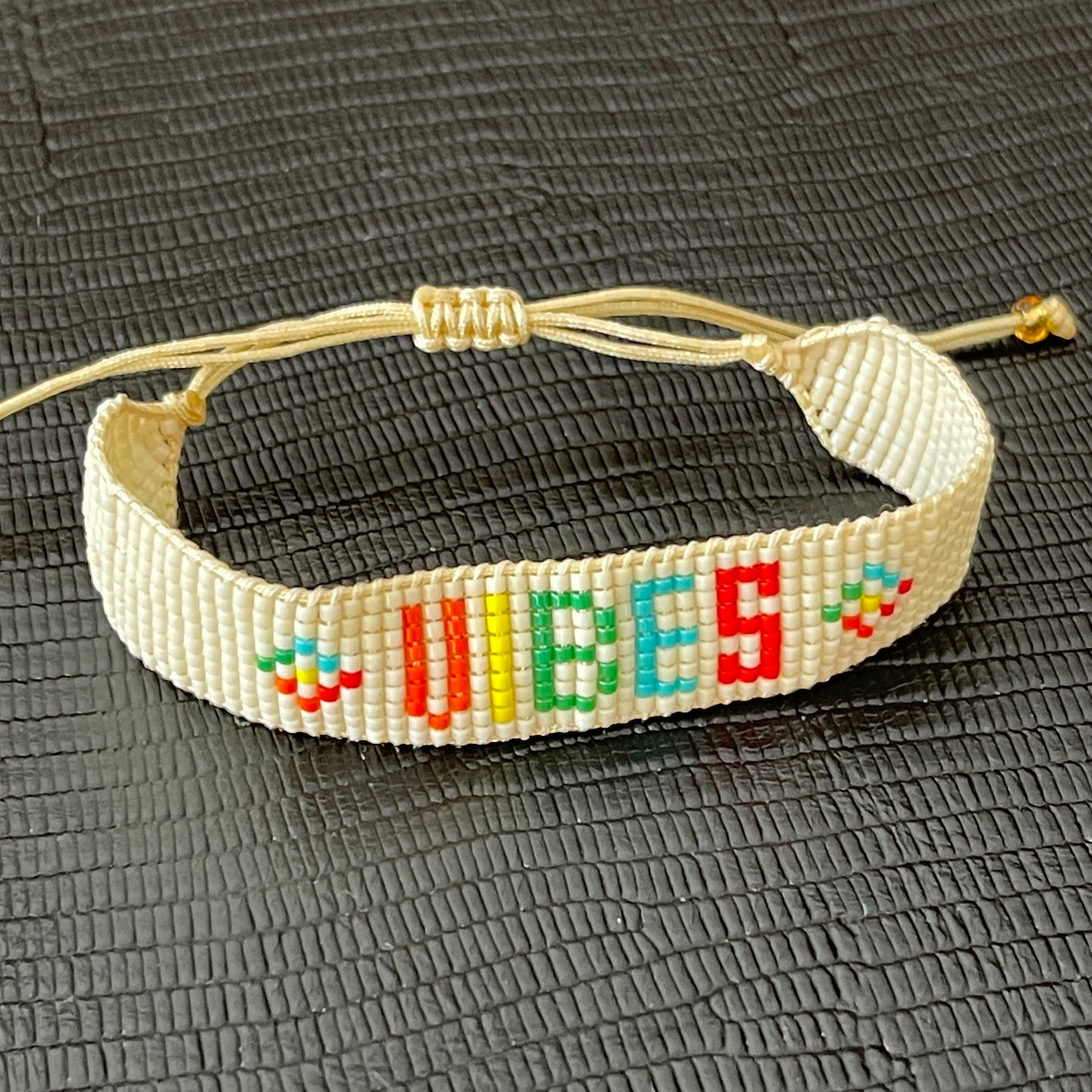 Pulseras ajustables HOPE y VIBES
