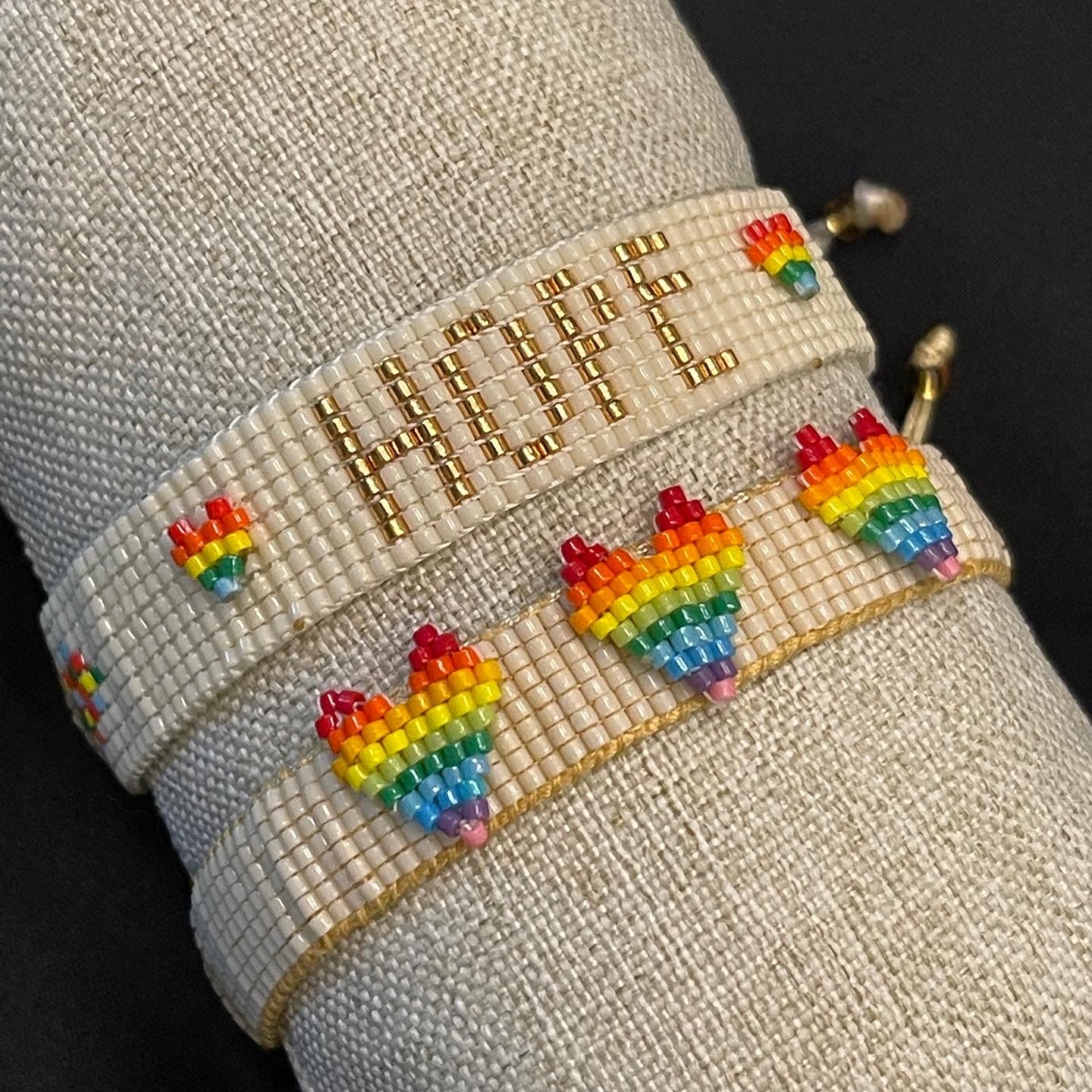 Pulseras HOPE y de CORAZONES de colores