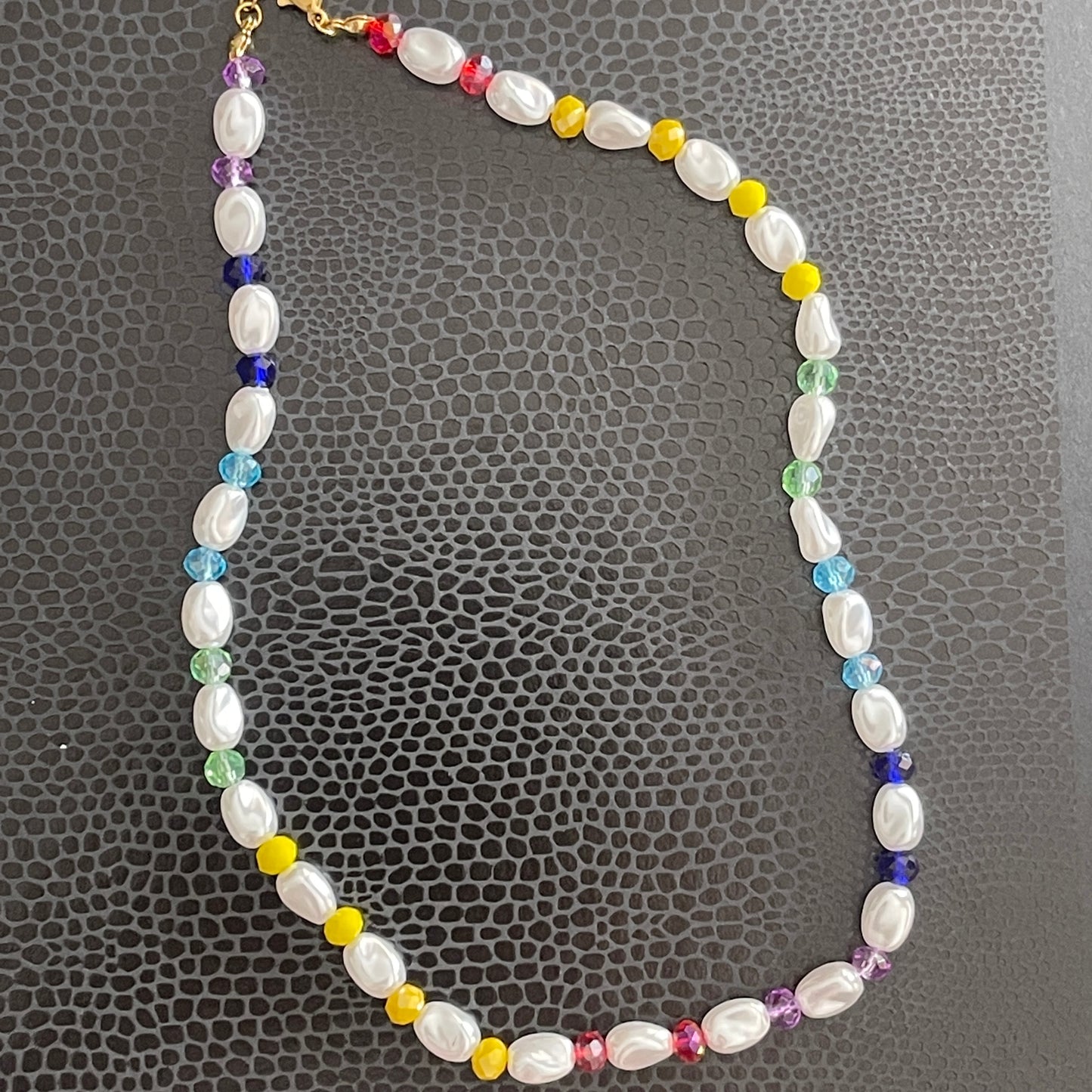 Collar con perlitas y colores