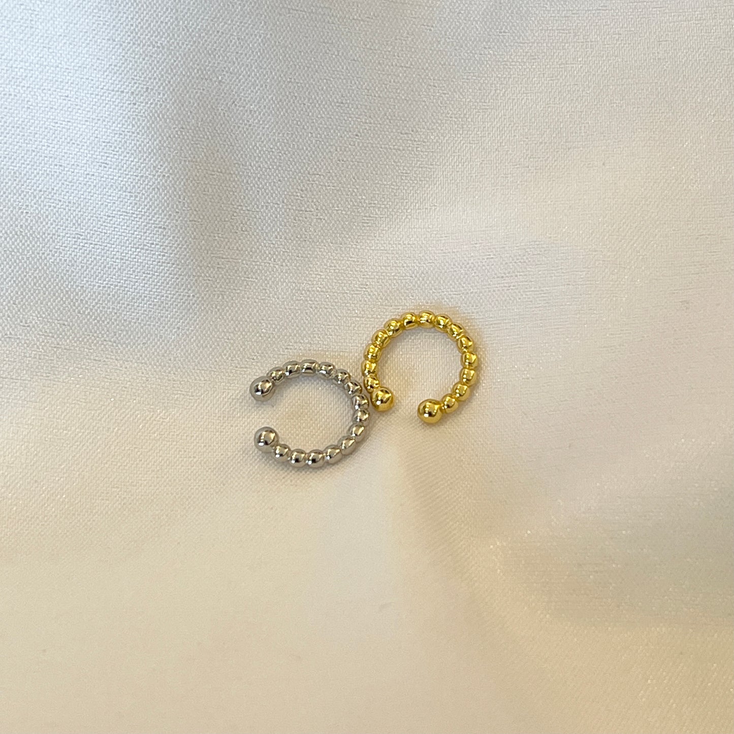 Aretes CUFF de bolitas de plata