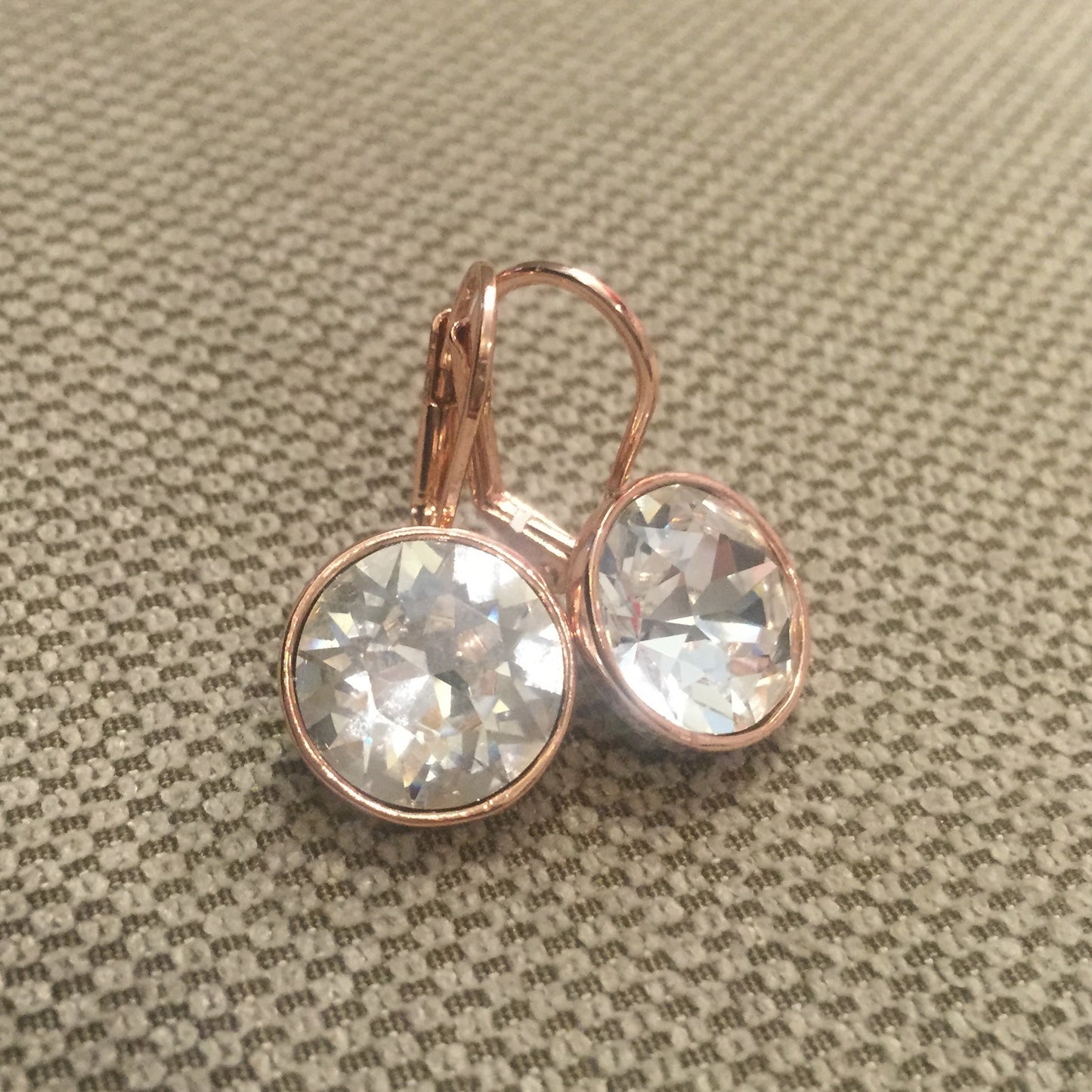 Arete Redondo de Cristal Swarovski con Bisel