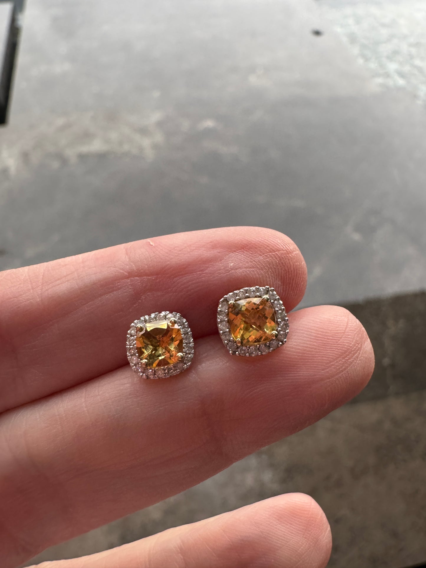 Aretes de ORO amarillo de Citrinas corte cushion $380 dlls