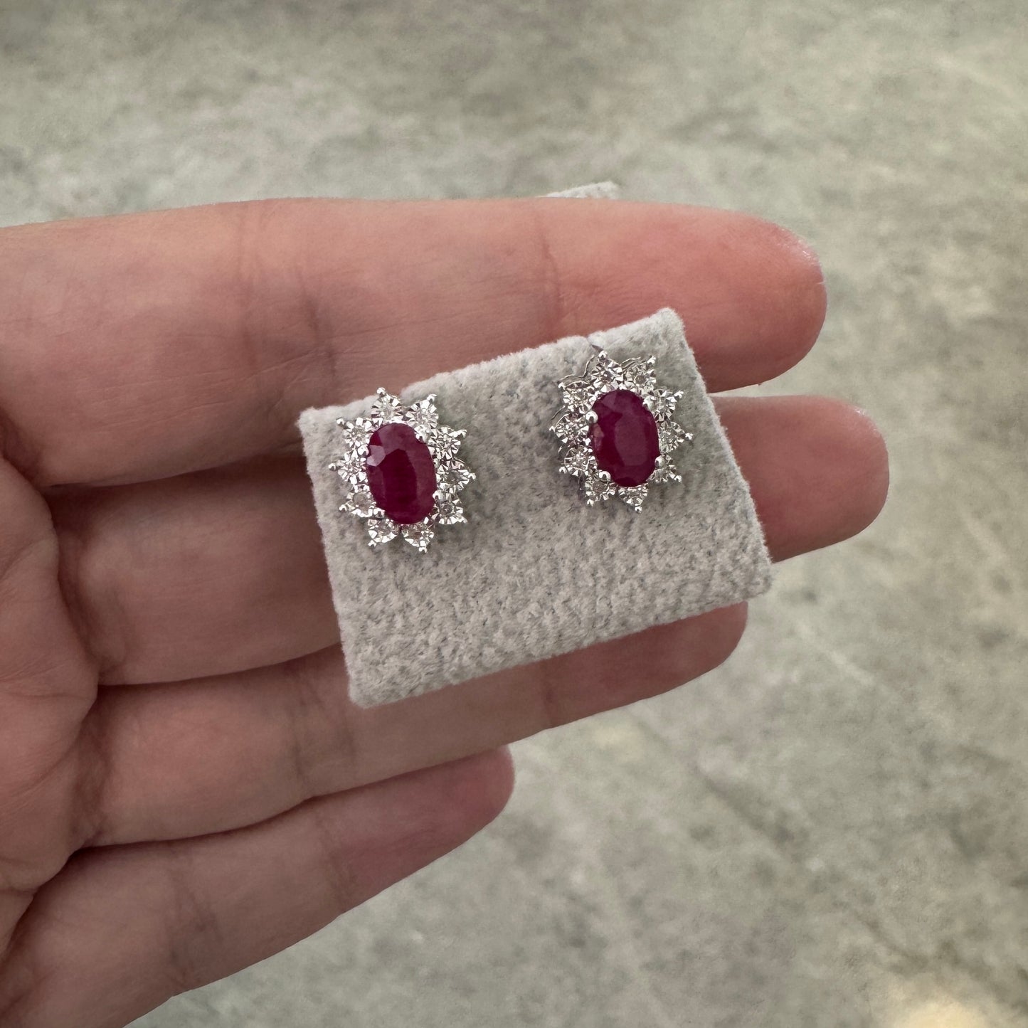 Aretes de ORO blanco con Rubies y diamantes $490 dlls