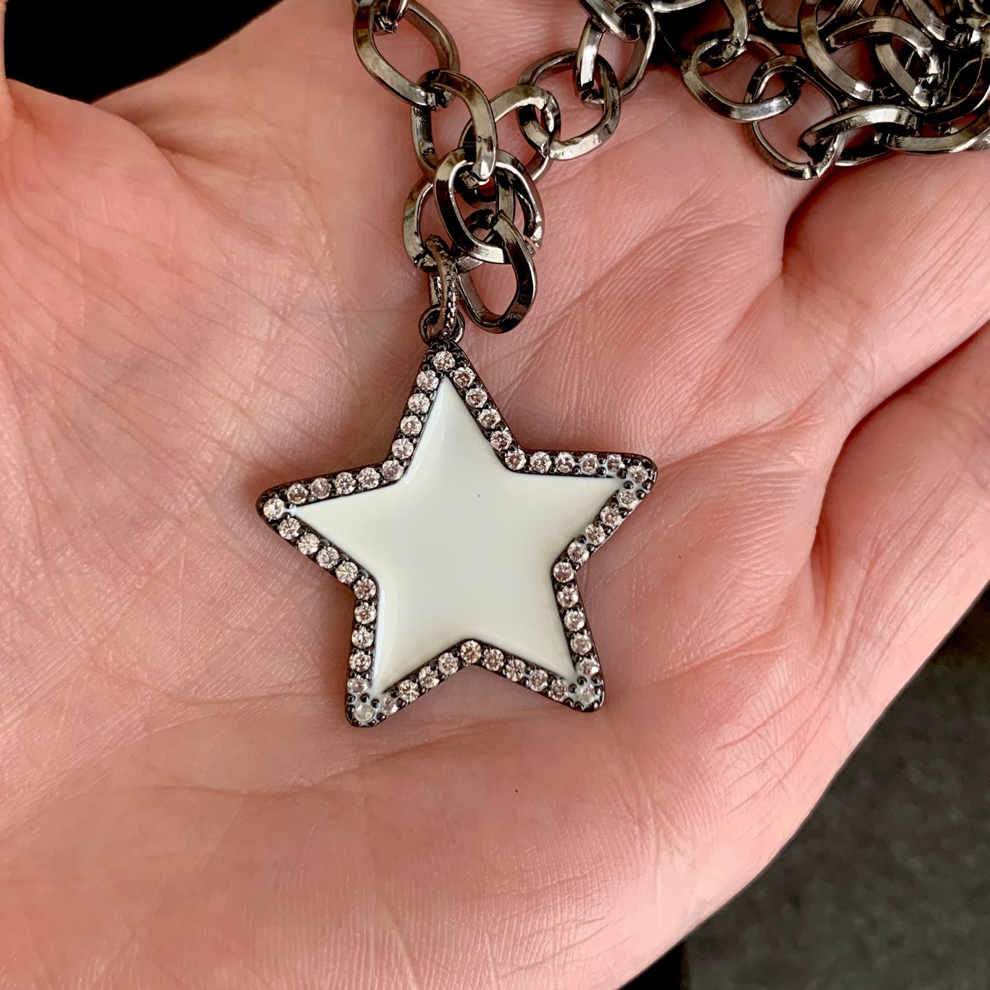 Cadena con dije de ESTRELLA BLANCA