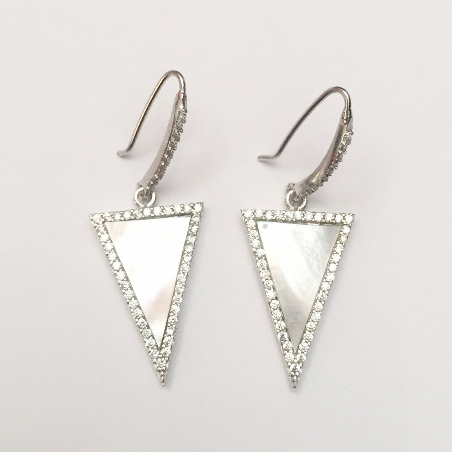 Aretes de plata con dije de Triángulo