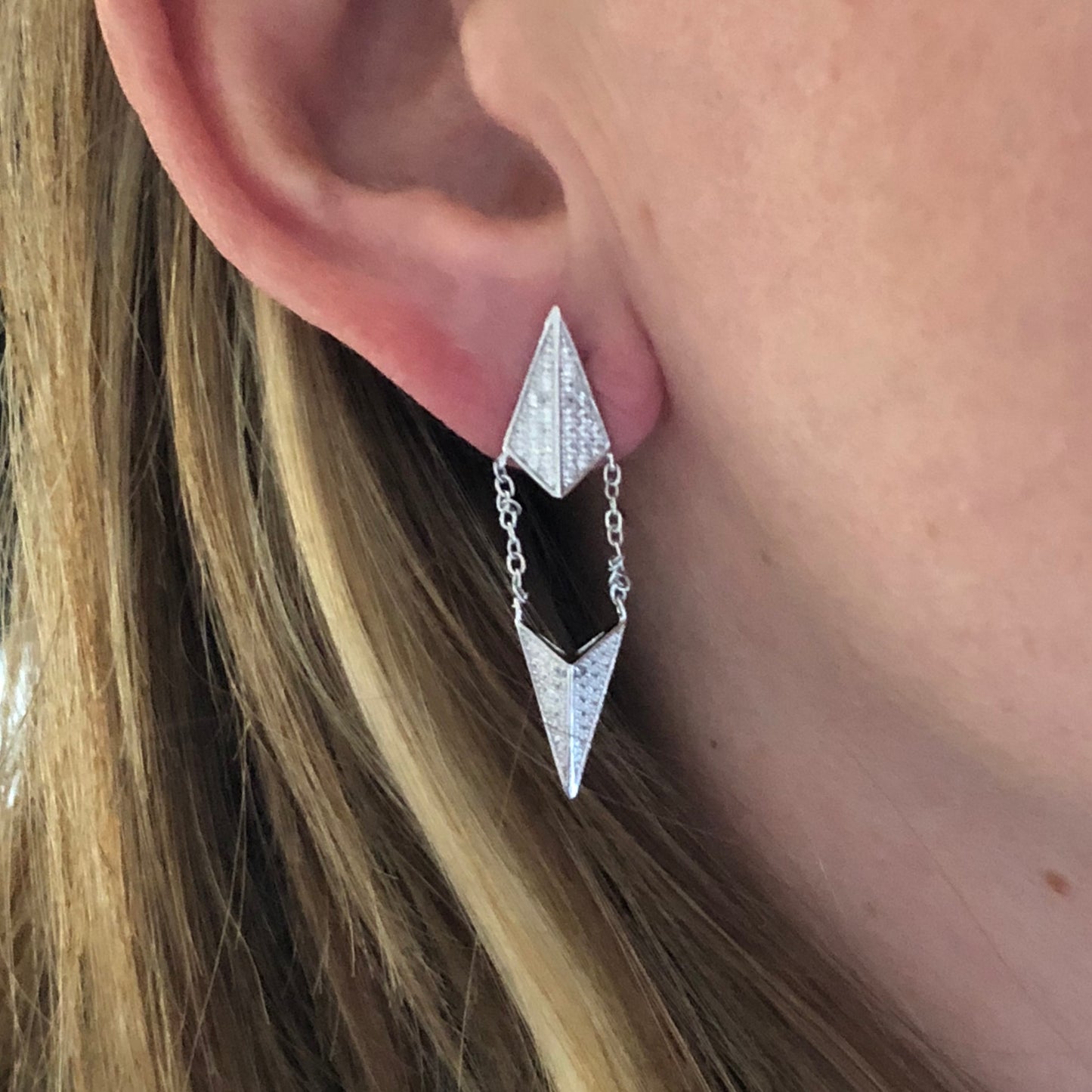 Arete de plata .925 de DOBLE TRIANGULO y CADENITA con ZIRCONIAS