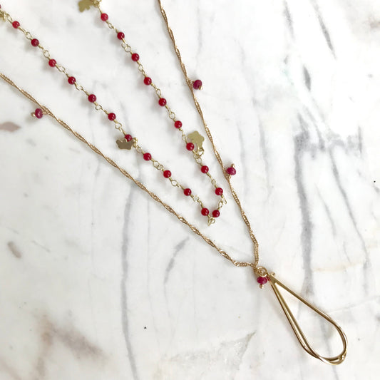 SET DE 2 Collares LARGOS de Oro Brasileño con Piedras Naturales color VINO/ROJO y con DIJE