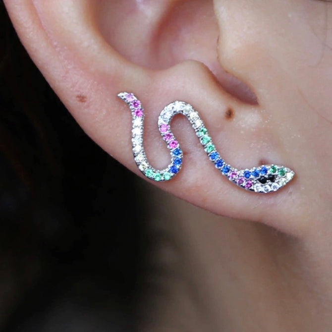 Arete de VIVORA tipo EAR CRAWLER con cristales de COLORES