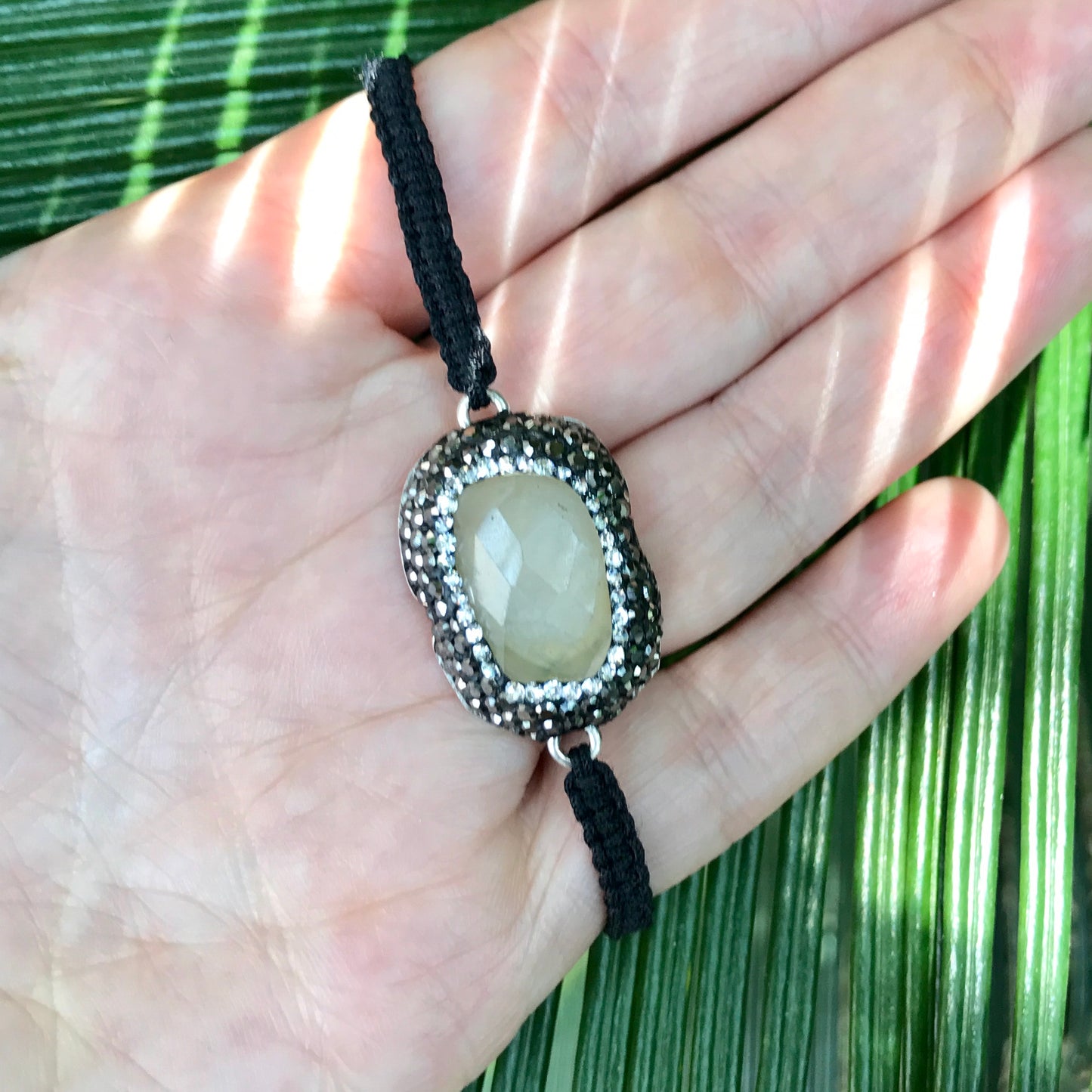 Pulseras de MACRAME NEGRAS con dijes de PLATA y PIEDRA NATURAL