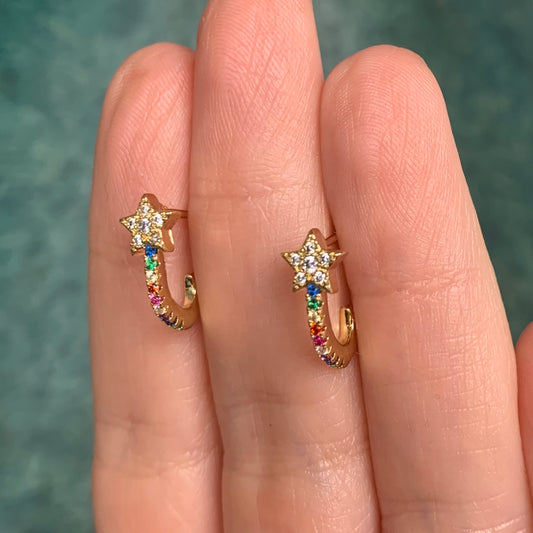 Aretes de MEDIA ARRACADA con ESTRELLA con ZIRCONIAS de COLORES
