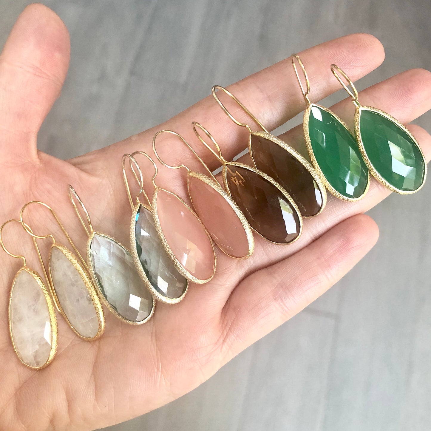 Arete de PLATA con Piedra de GOTA ANGOSTA Corta