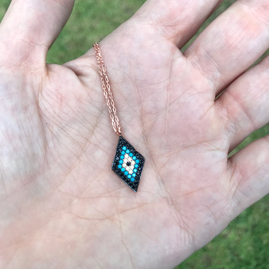Cadenita de plata .925 con ROMBO con OJO de PIEDRITAS